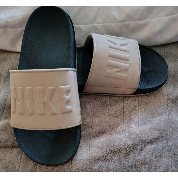 NIKE  Benassi‑Style Slide Sandals – Beige Strap / Black Footbed